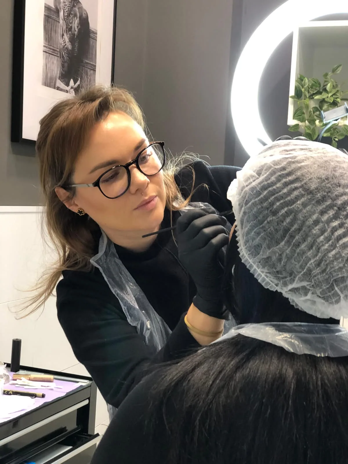 Trabajo práctico de belleza en el estudio